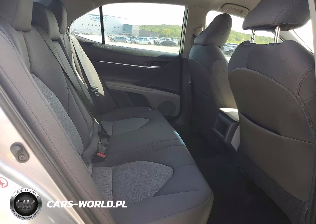 2018 Toyota Camry Le VIN:4T1B11HKXJU613878 - 10