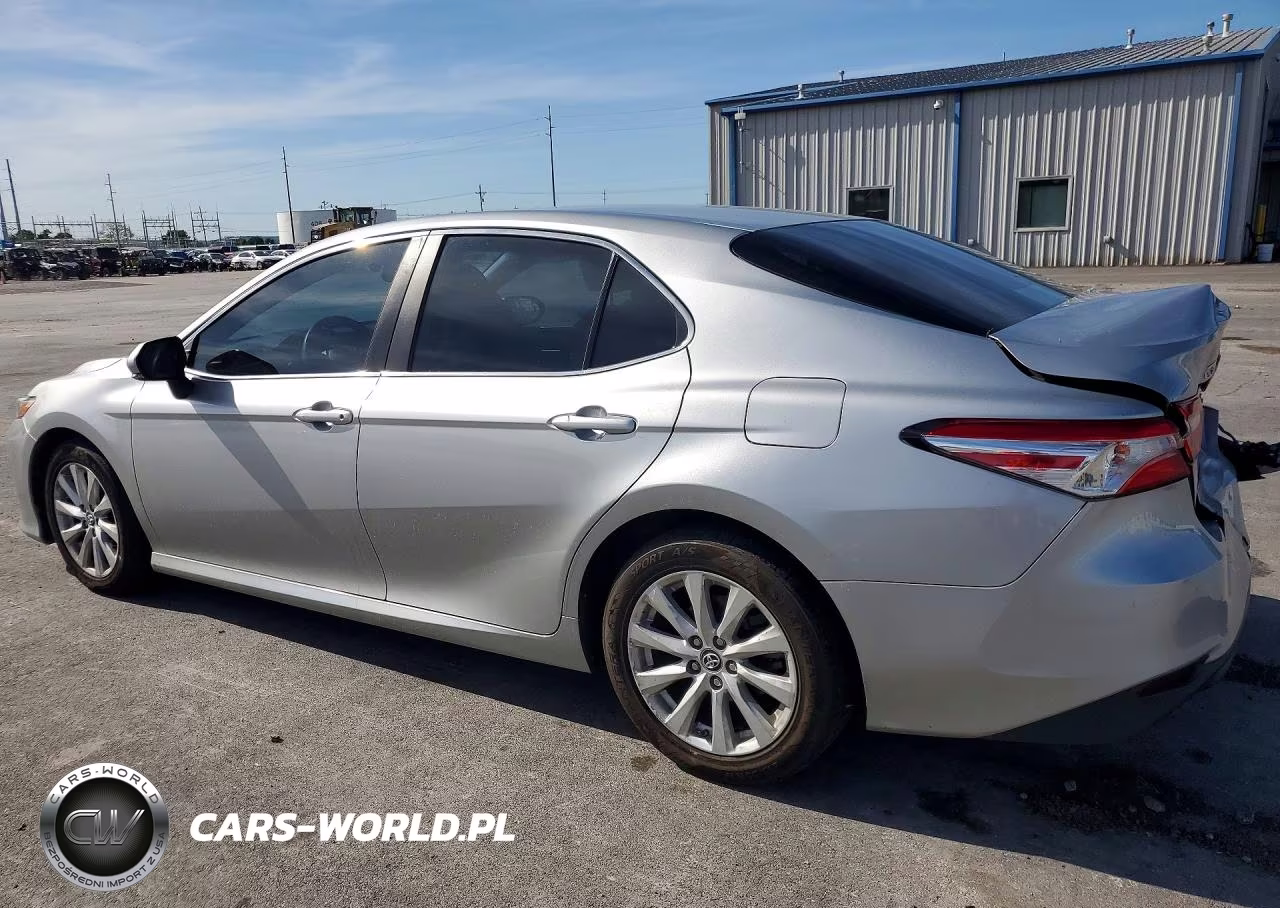 2018 Toyota Camry Le VIN:4T1B11HKXJU613878 - 2