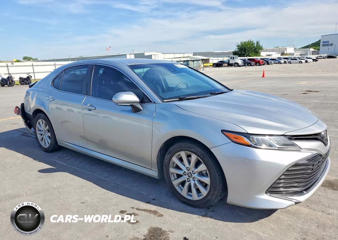 2018 Toyota Camry Le VIN:4T1B11HKXJU613878 - 4