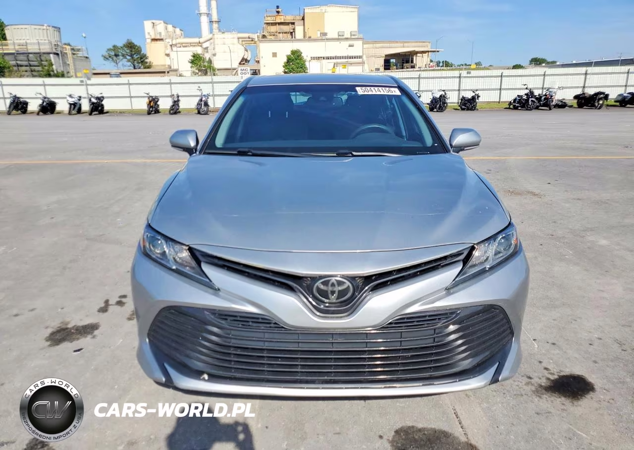 2018 Toyota Camry Le VIN:4T1B11HKXJU613878 - 5