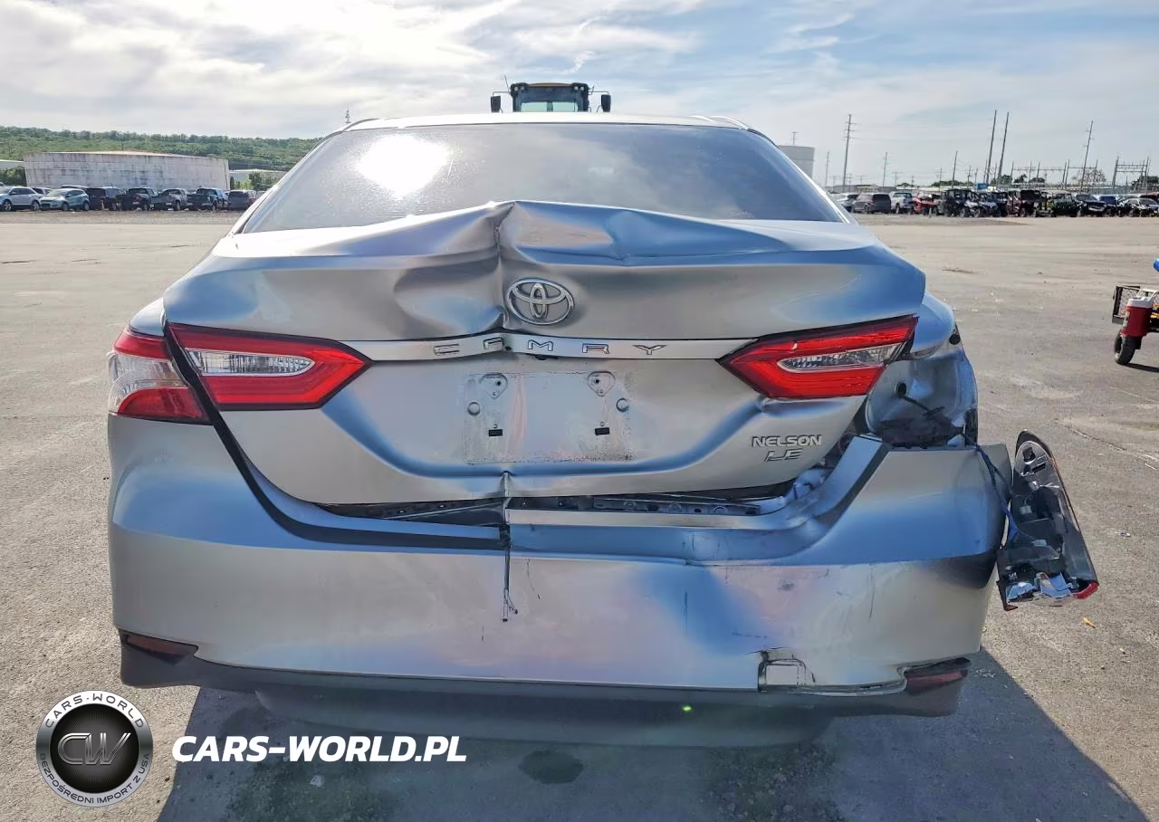 2018 Toyota Camry Le VIN:4T1B11HKXJU613878 - 6