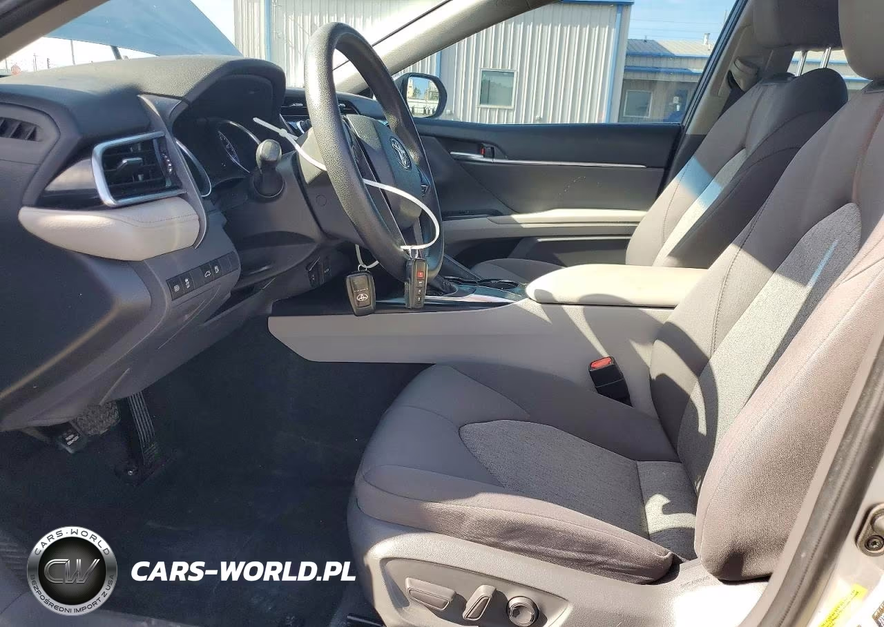 2018 Toyota Camry Le VIN:4T1B11HKXJU613878 - 7