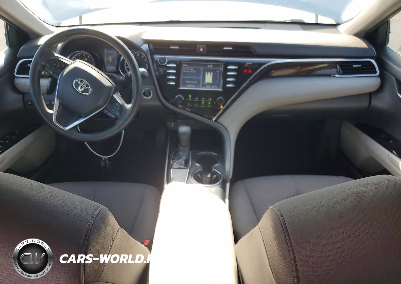 2018 Toyota Camry Le VIN:4T1B11HKXJU613878 - 8
