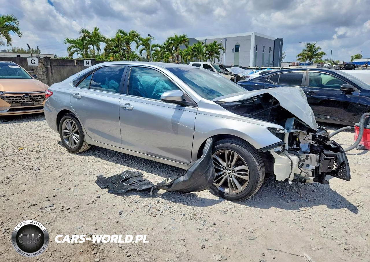 2015 Toyota Camry Se VIN:4T1BF1FK1FU038582 - 4