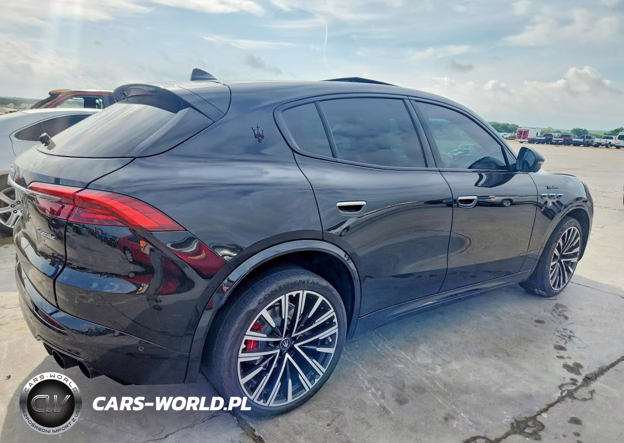 2023 Maserati Grecale Modena VIN:ZN682AVM7P7408963 - 3