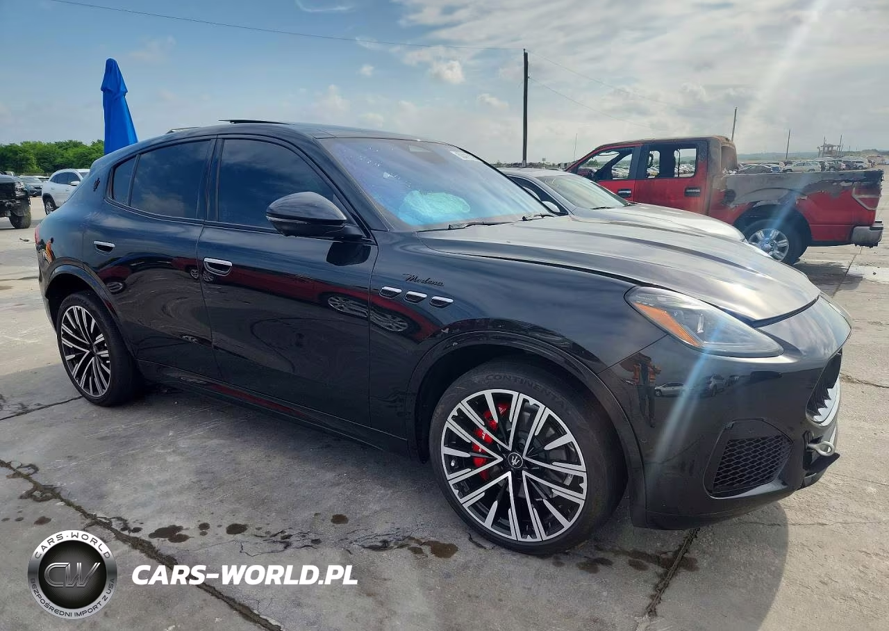 2023 Maserati Grecale Modena VIN:ZN682AVM7P7408963 - 4