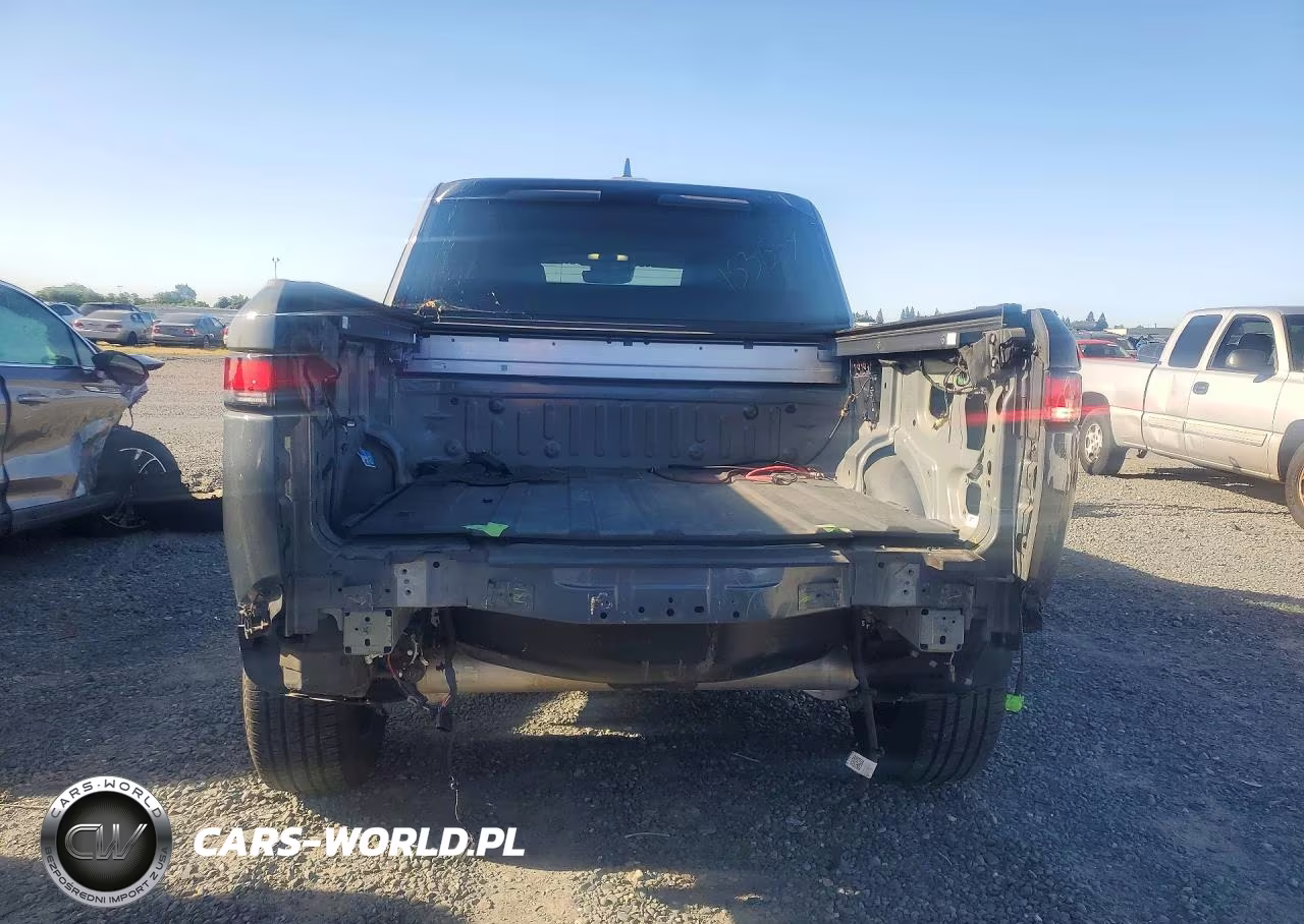 2024 Rivian R1T Adventure VIN:7FCTGBAAXRN031679 - 6
