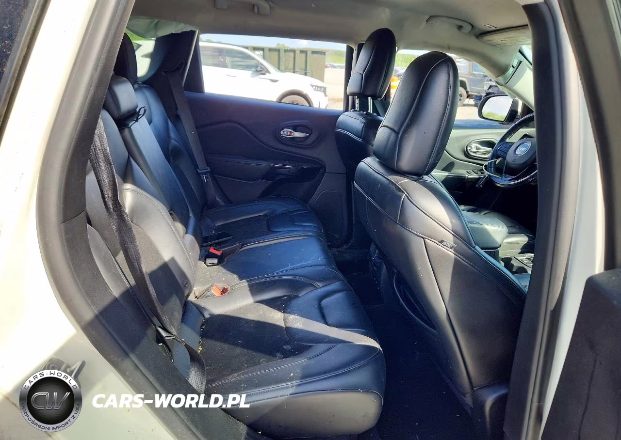 2019 Jeep Cherokee Latitude Plus VIN:1C4PJMLB5KD400972 - 10