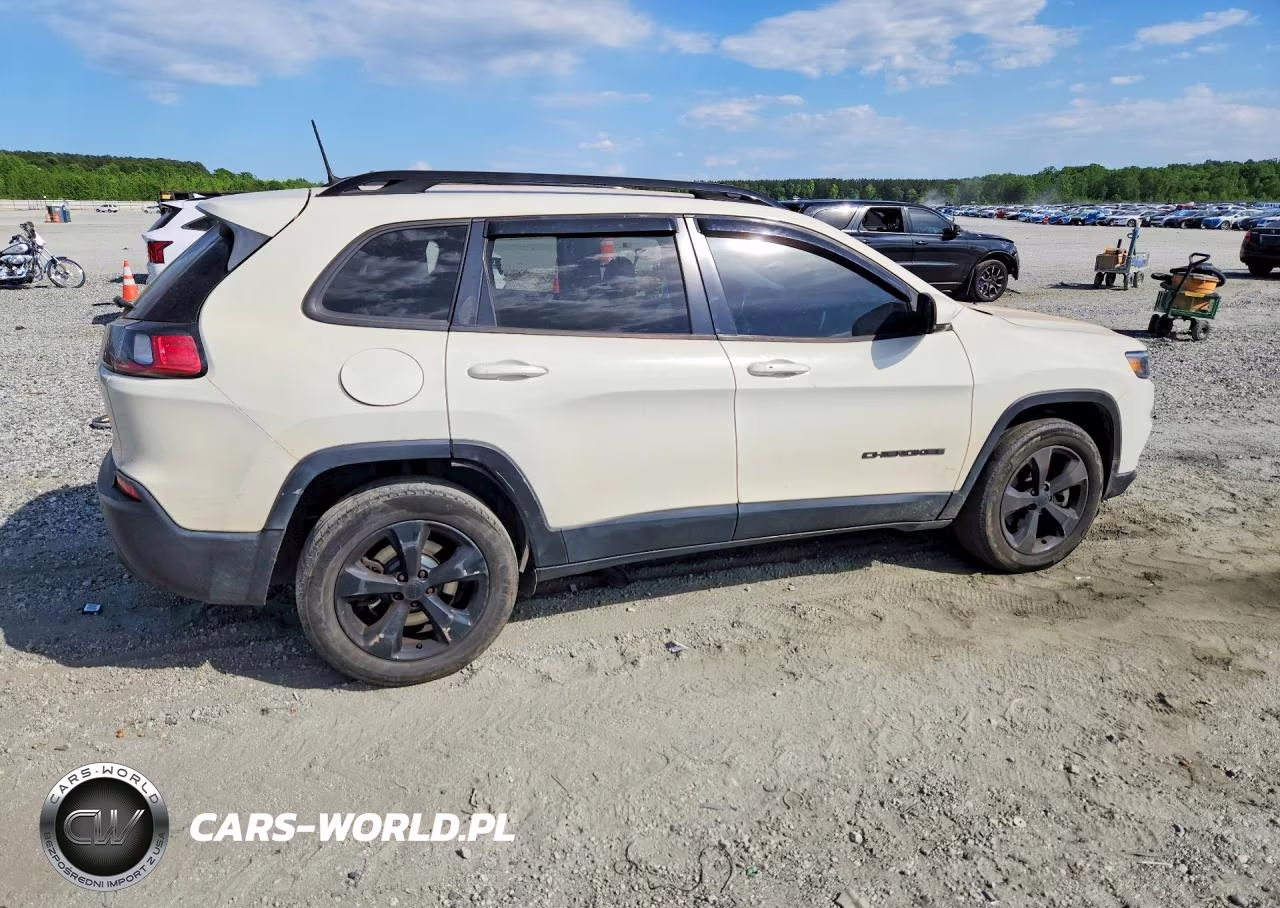 2019 Jeep Cherokee Latitude Plus VIN:1C4PJMLB5KD400972 - 3