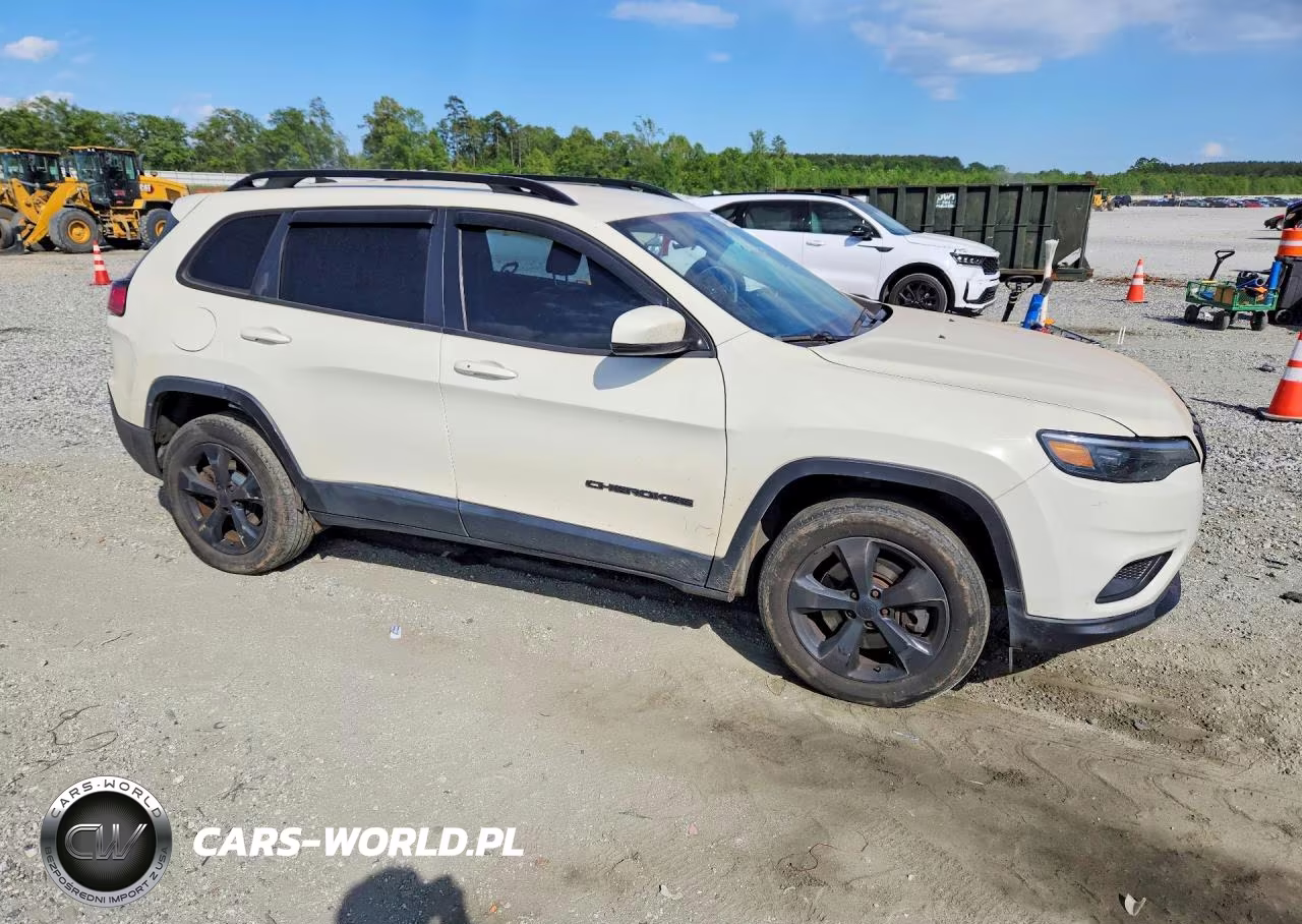 2019 Jeep Cherokee Latitude Plus VIN:1C4PJMLB5KD400972 - 4