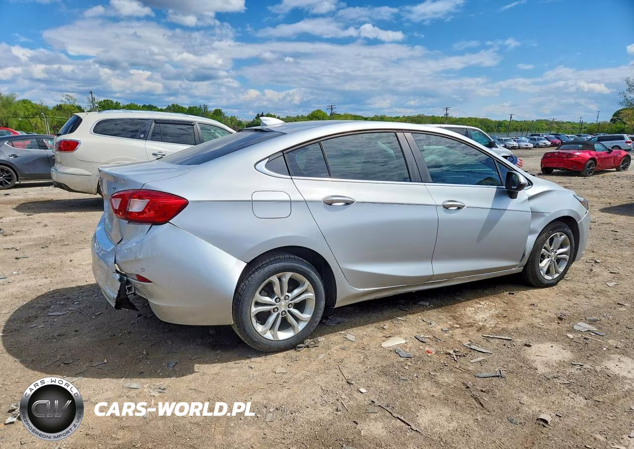 2019 Chevrolet Cruze Lt VIN:1G1BE5SM3K7143423 - 3