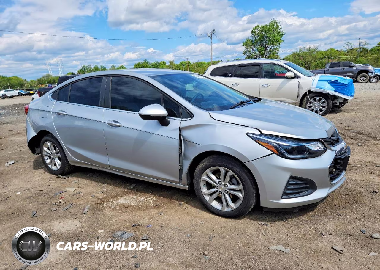2019 Chevrolet Cruze Lt VIN:1G1BE5SM3K7143423 - 4