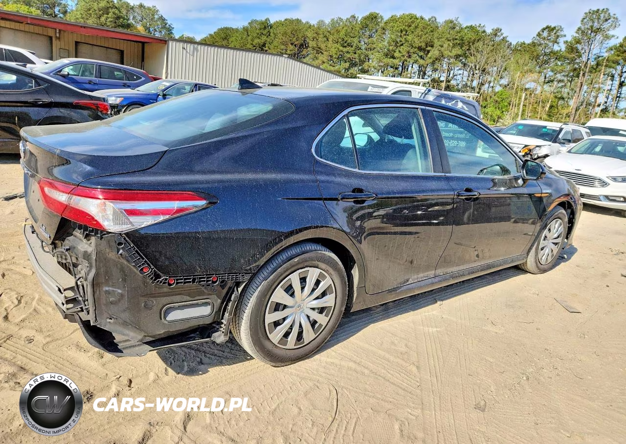 2020 Toyota Camry Le VIN:4T1C31AK1LU527113 - 3