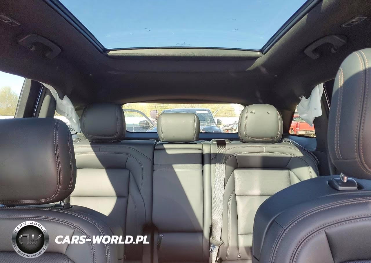 2025 Lincoln Nautilus Premiere VIN:5LMPJ8J44SJ922725 - 10