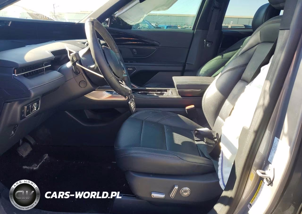 2025 Lincoln Nautilus Premiere VIN:5LMPJ8J44SJ922725 - 7