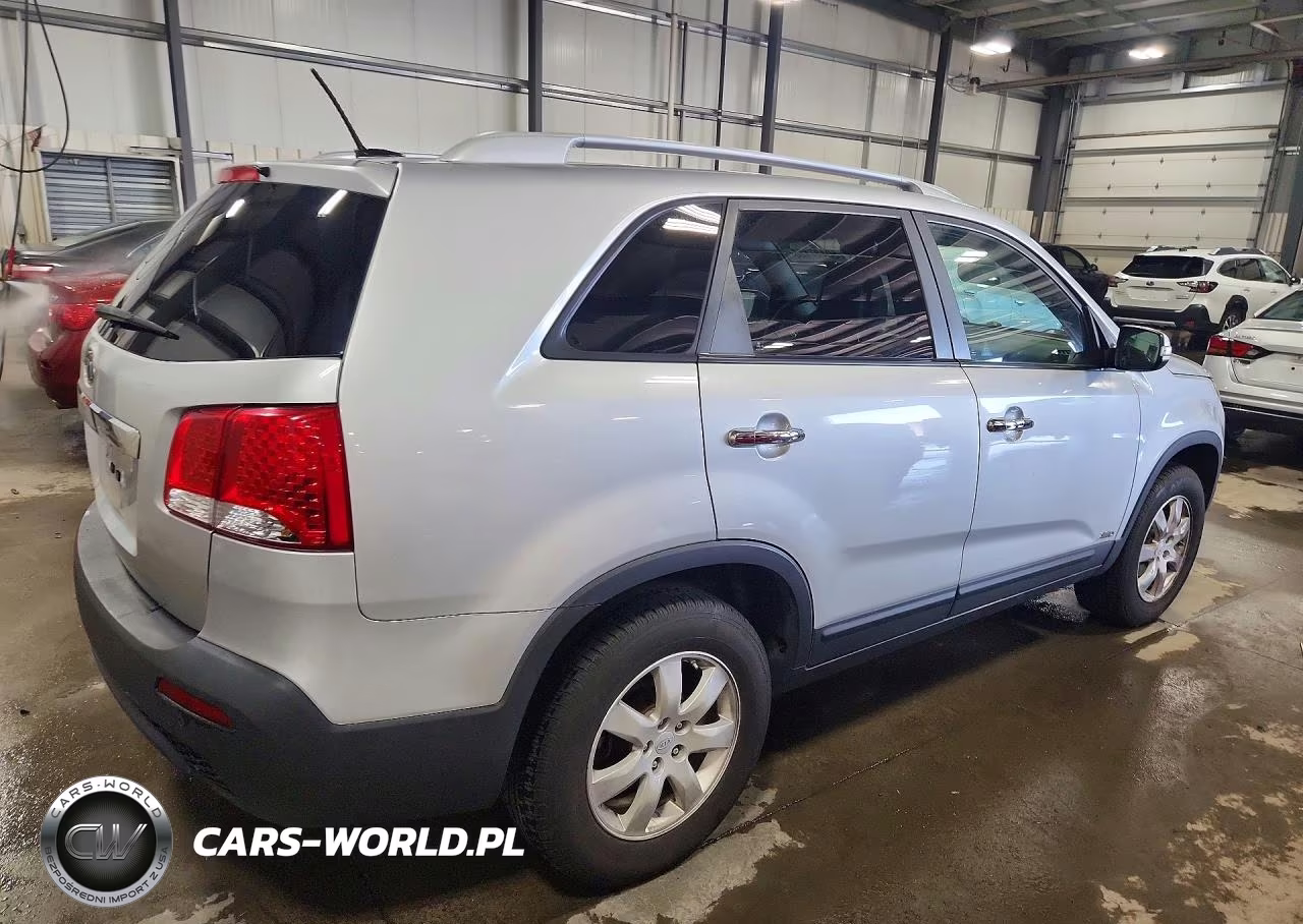 2011 Kia Sorento Lx VIN:5XYKTDA12BG096984 - 3