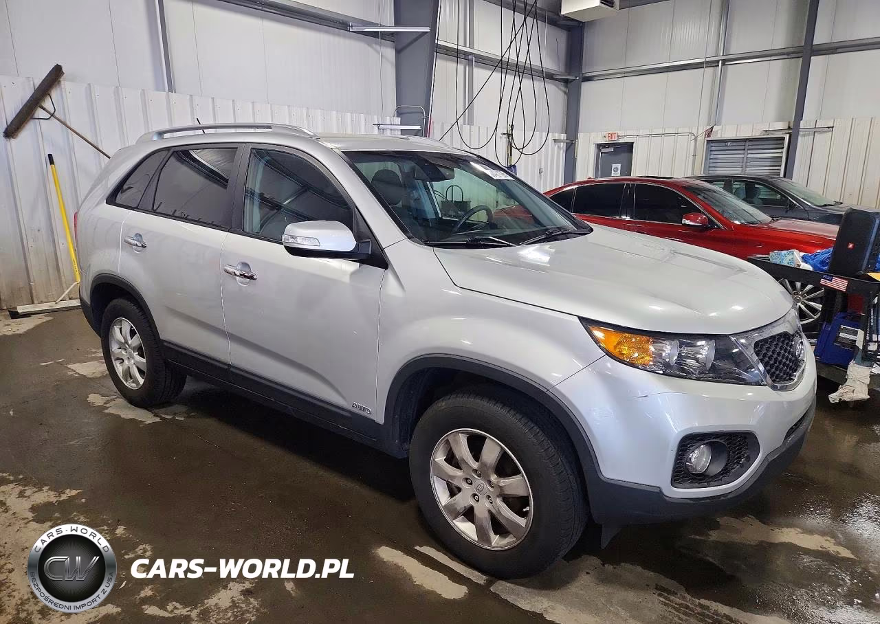 2011 Kia Sorento Lx VIN:5XYKTDA12BG096984 - 4