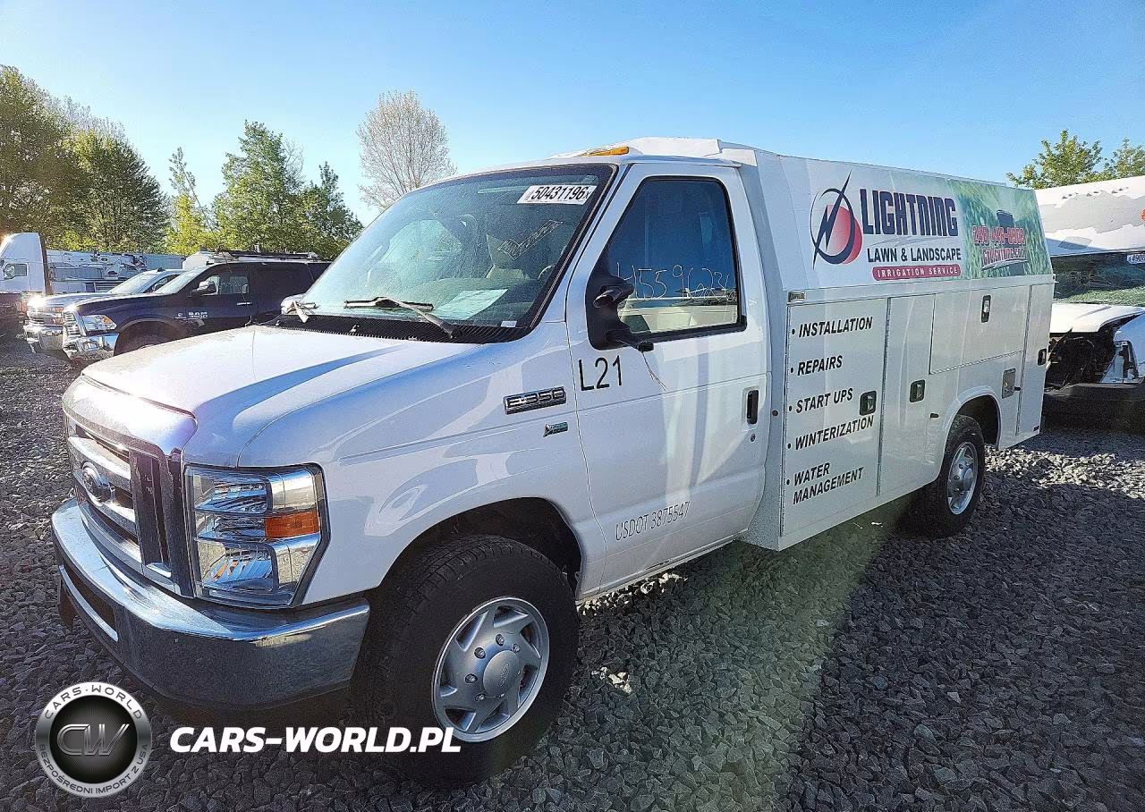 2018 Ford Econoline E350 Super Duty Cutaway Van
