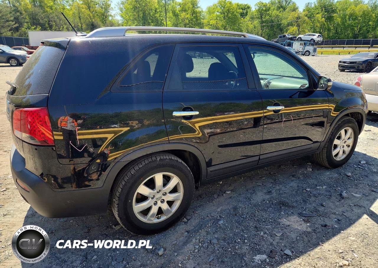 2013 Kia Sorento Lx VIN:5XYKT4A63DG379795 - 3