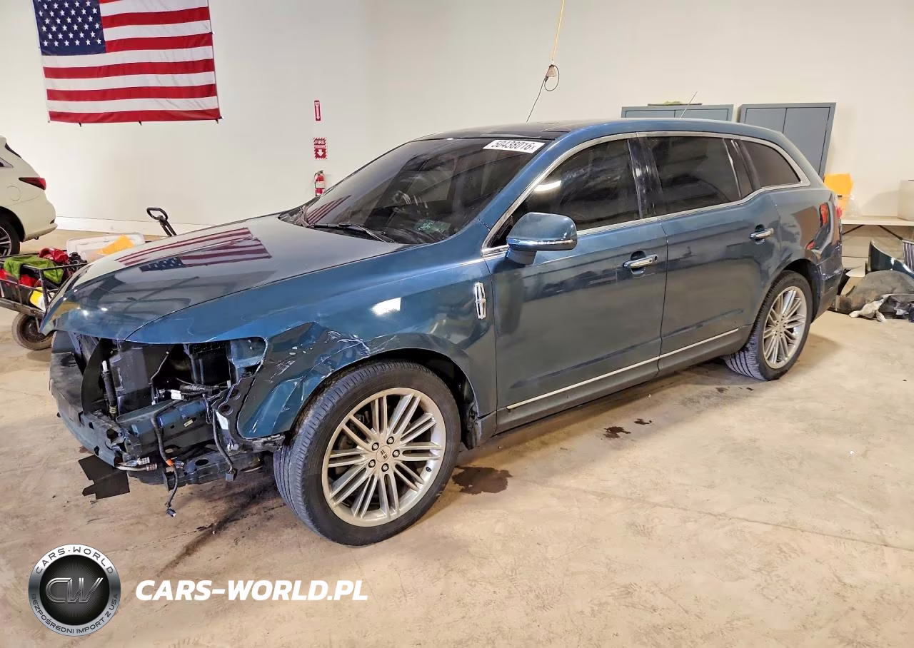 2016 Lincoln Mkt – zdjęcie 1 z 14