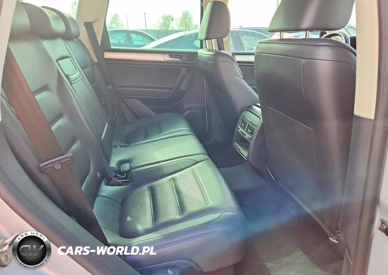 2015 Volkswagen Touareg V6 VIN:WVGEF9BP7FD002831 - 11