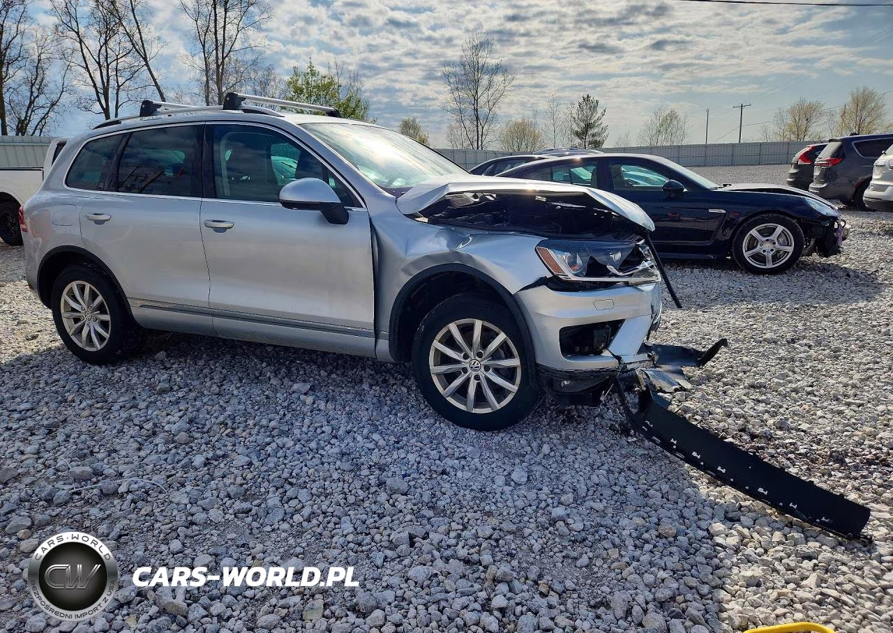 2015 Volkswagen Touareg V6 VIN:WVGEF9BP7FD002831 - 4