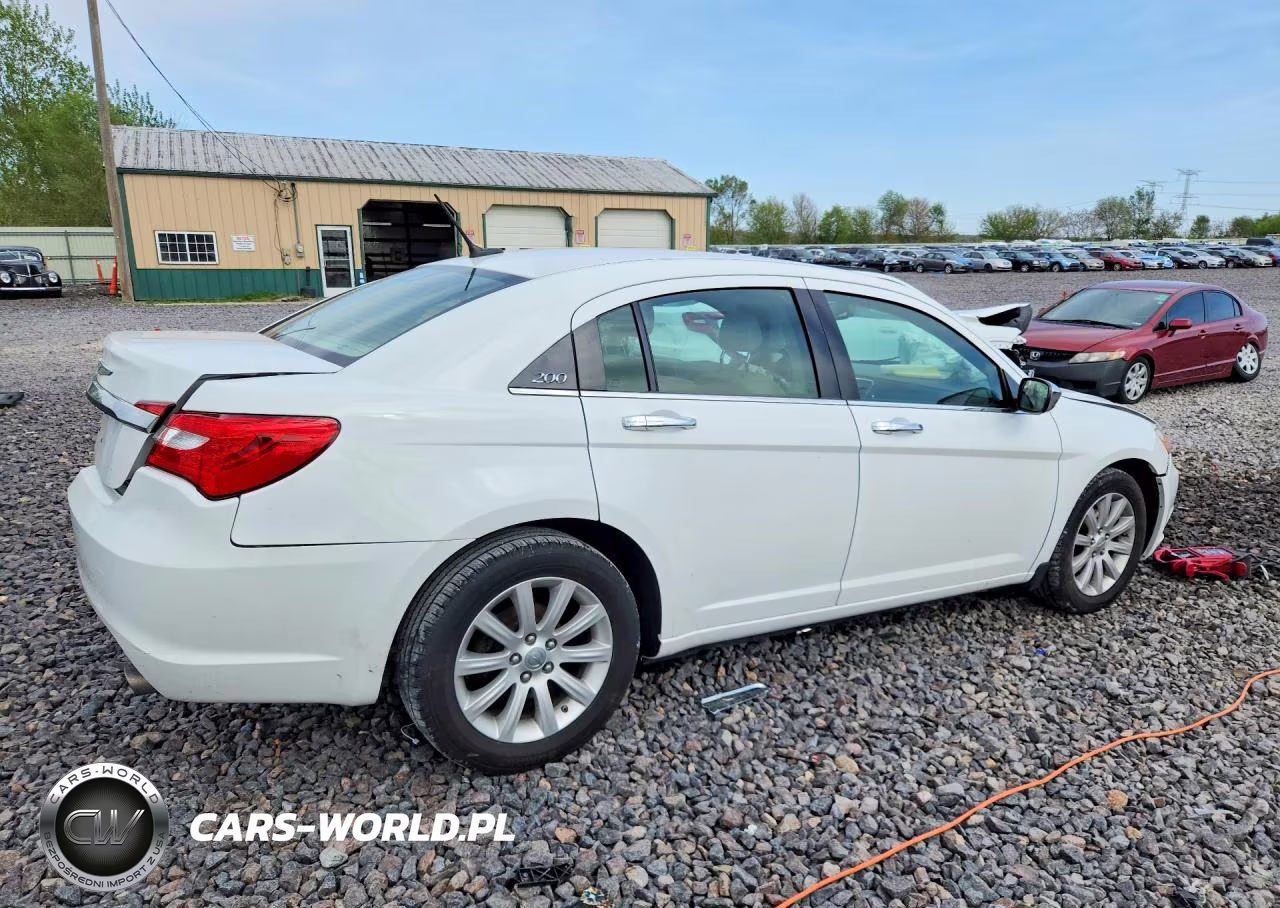 2014 Chrysler 200 Limited VIN:1C3CCBCG1EN134586 - 3