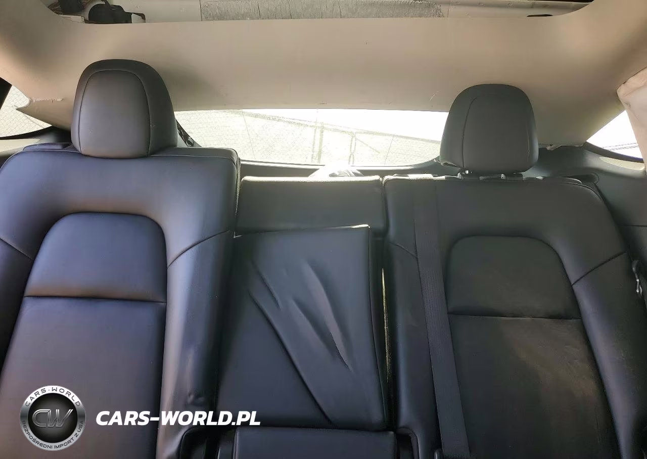 2020 Tesla Model Y VIN:5YJYGDEE2LF053976 - 10