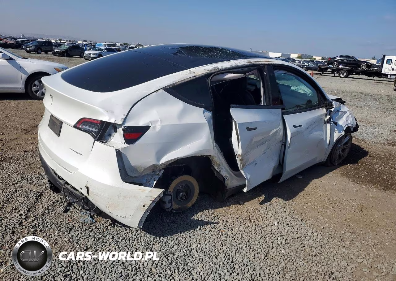 2020 Tesla Model Y VIN:5YJYGDEE2LF053976 - 3