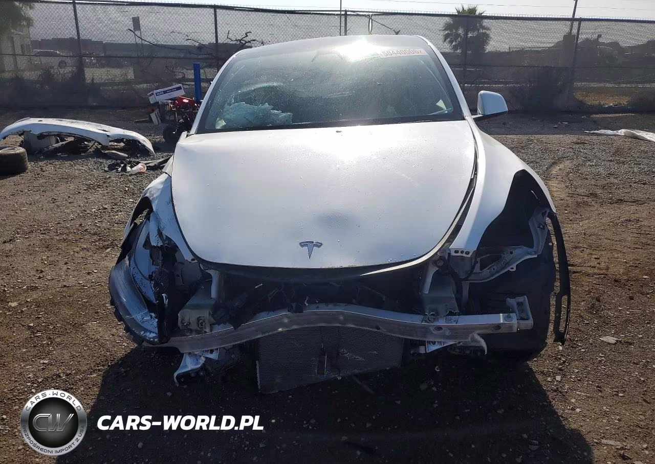 2020 Tesla Model Y VIN:5YJYGDEE2LF053976 - 5