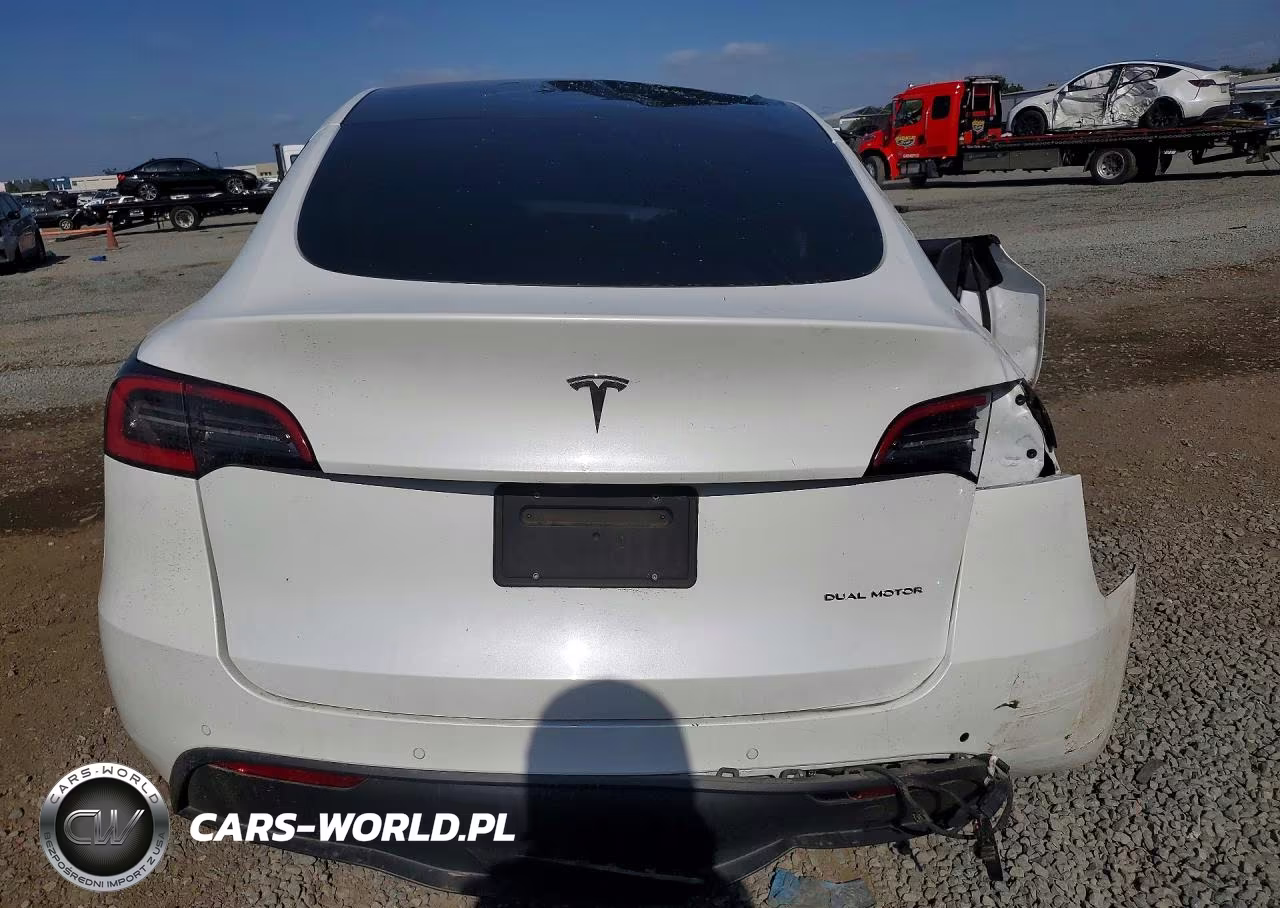 2020 Tesla Model Y VIN:5YJYGDEE2LF053976 - 6