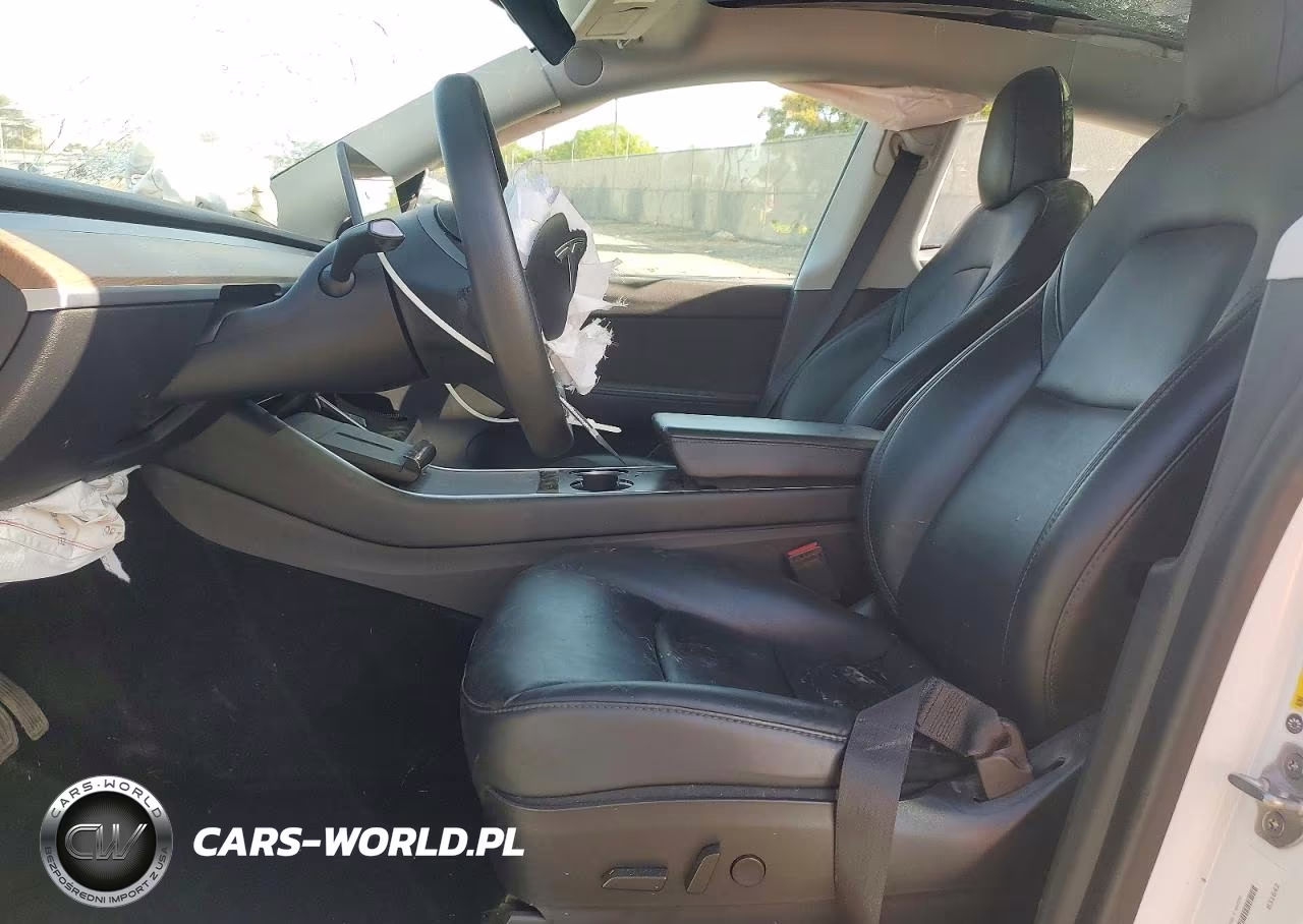 2020 Tesla Model Y VIN:5YJYGDEE2LF053976 - 7