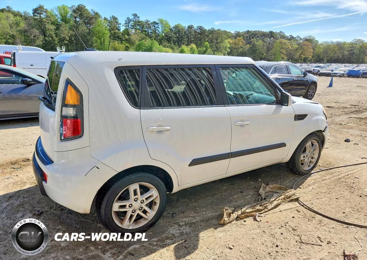 2011 Kia Soul + VIN:KNDJT2A29B7330091 - 3