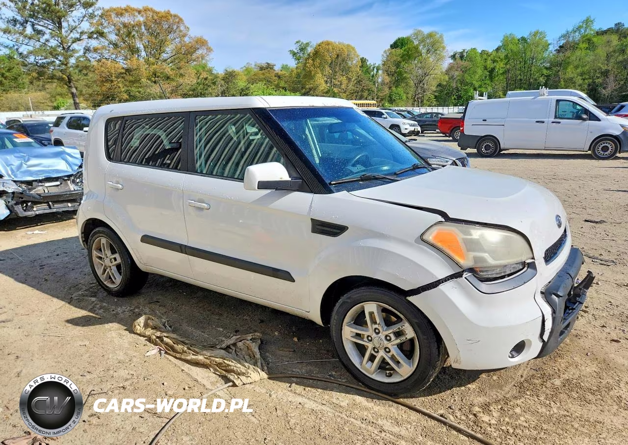 2011 Kia Soul + VIN:KNDJT2A29B7330091 - 4
