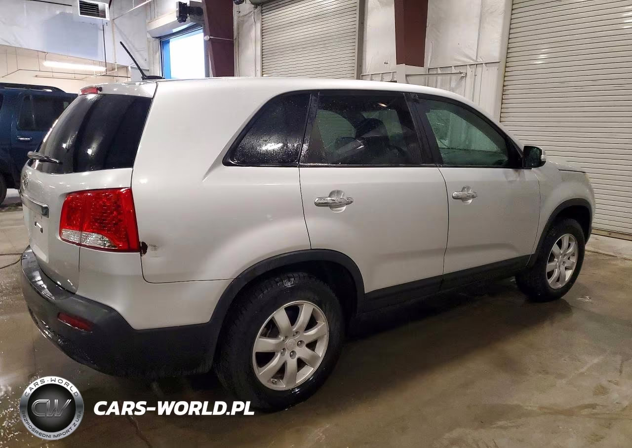 2011 Kia Sorento Lx VIN:5XYKT3A13BG040028 - 3