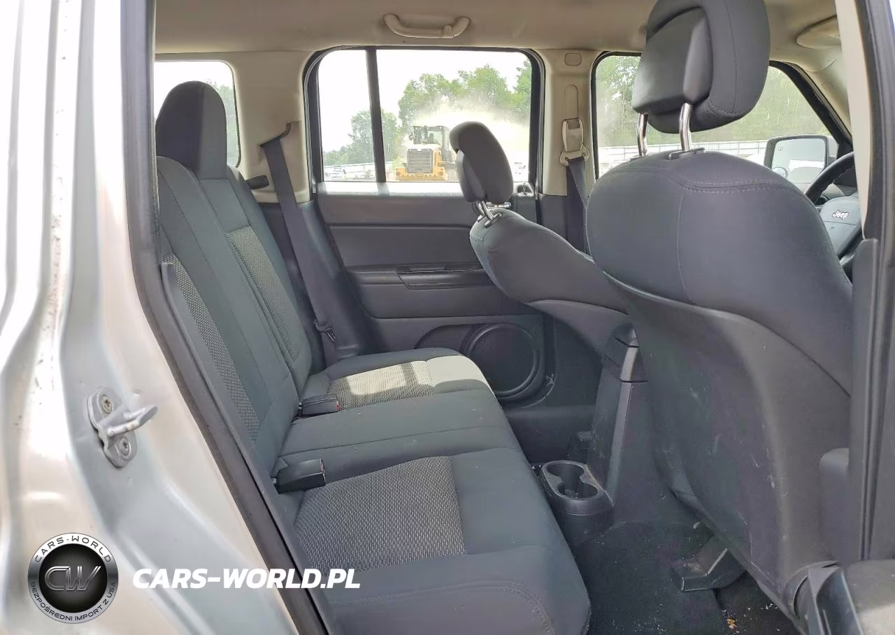 2010 Jeep Patriot Sport VIN:1J4NT2GB5AD660104 - 10