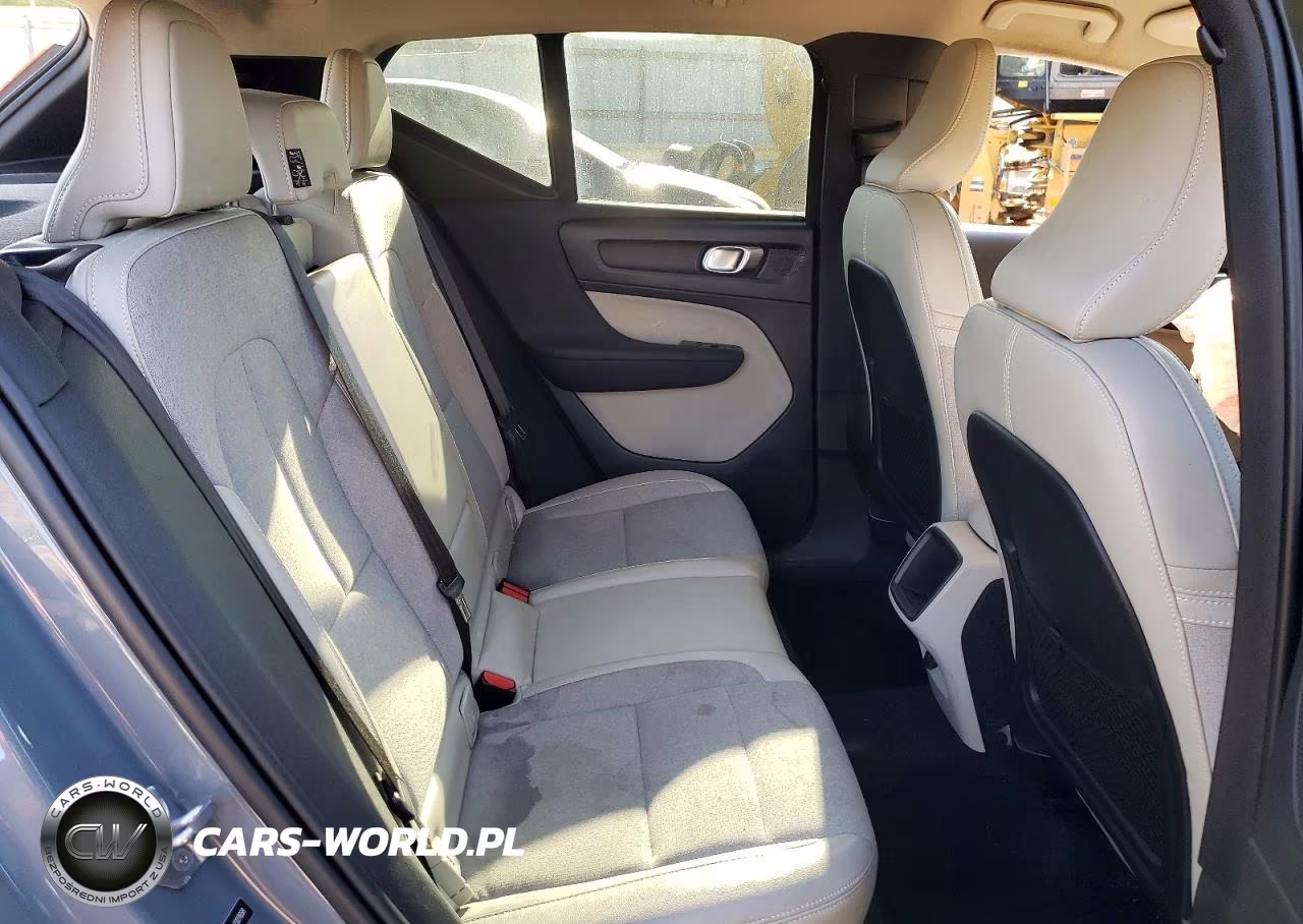 2020 Volvo C40 Recharge Ultimate VIN:YV4162UK0L2327658 - 11