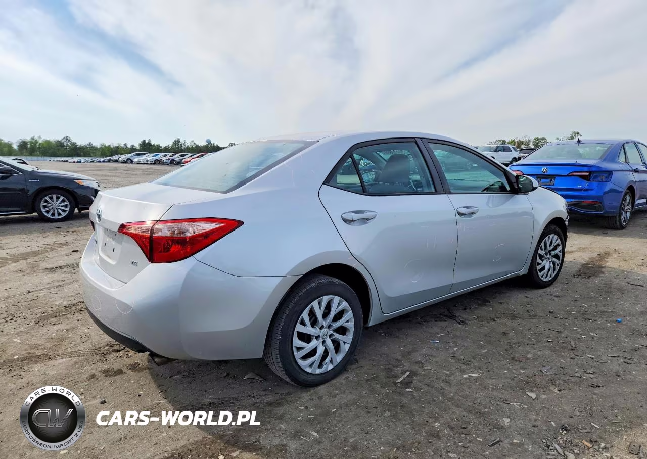 2017 Toyota Corolla Le VIN:5YFBURHE9HP670665 - 3