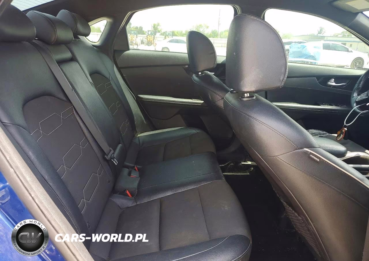 2021 Kia Forte Gt Line VIN:3KPF34AD3ME305516 - 10
