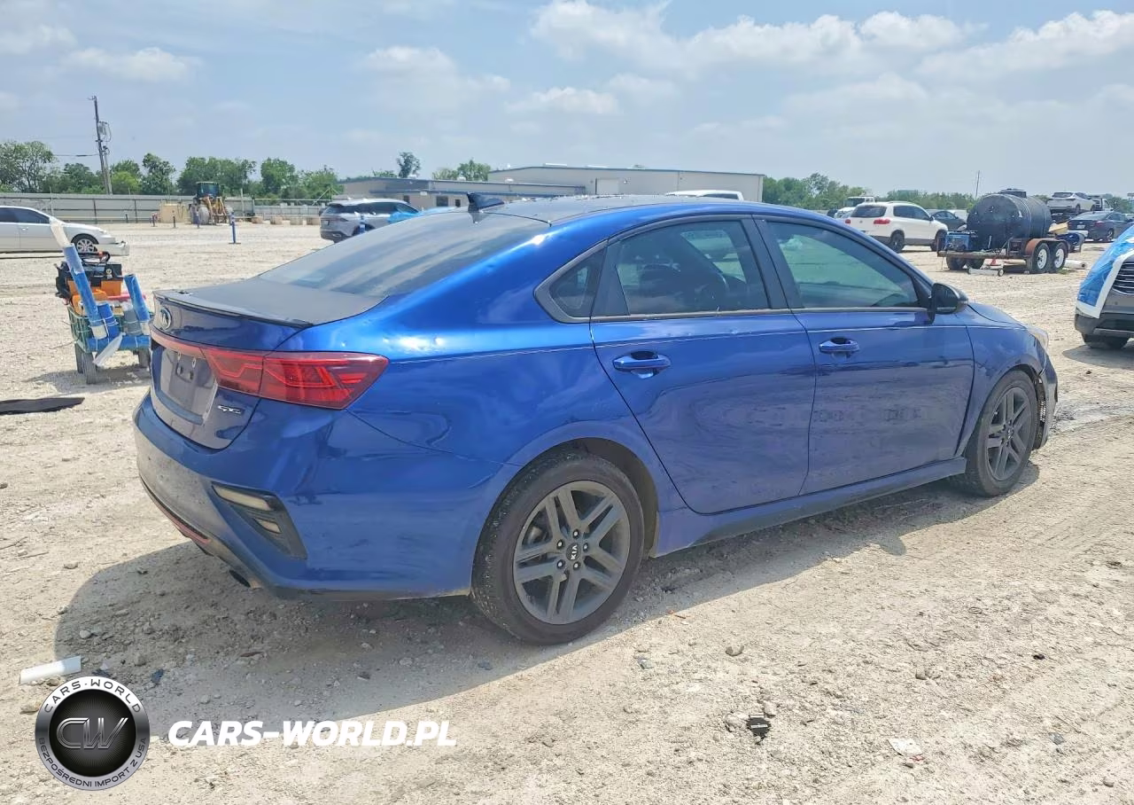 2021 Kia Forte Gt Line VIN:3KPF34AD3ME305516 - 3