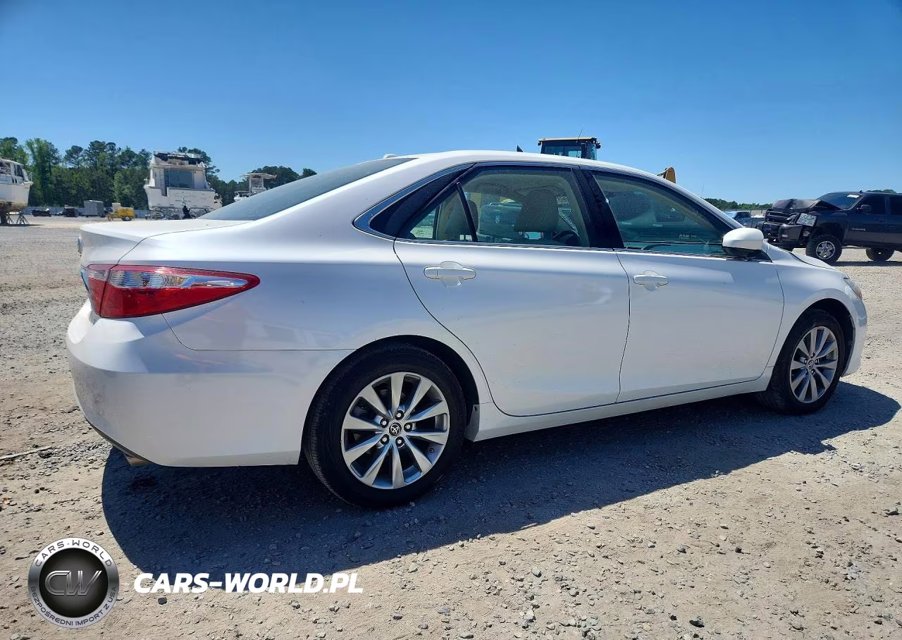 2015 Toyota Camry Xle VIN:4T1BF1FK2FU085412 - 3