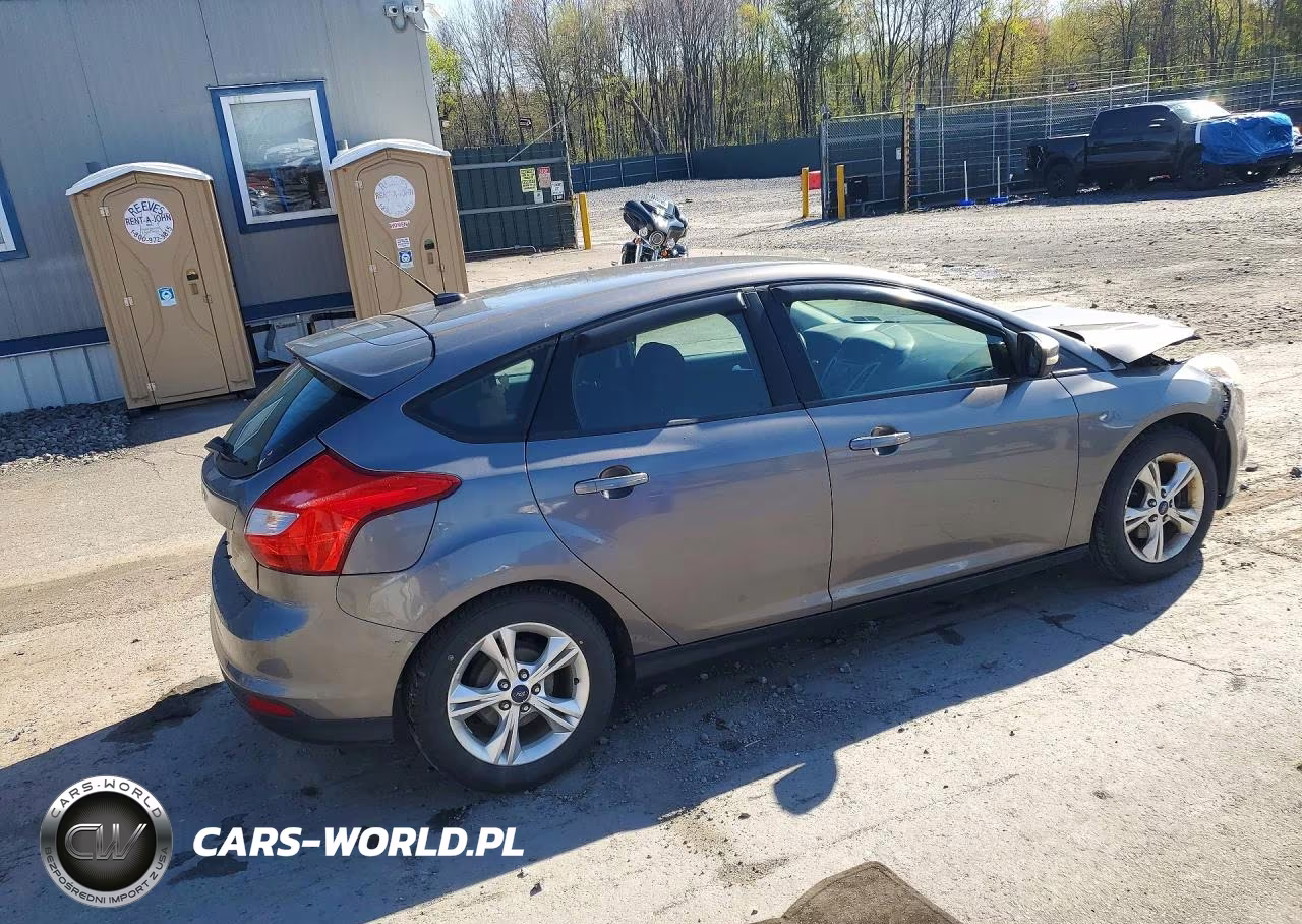 2014 Ford Focus Se VIN:1FADP3K26EL226942 - 3