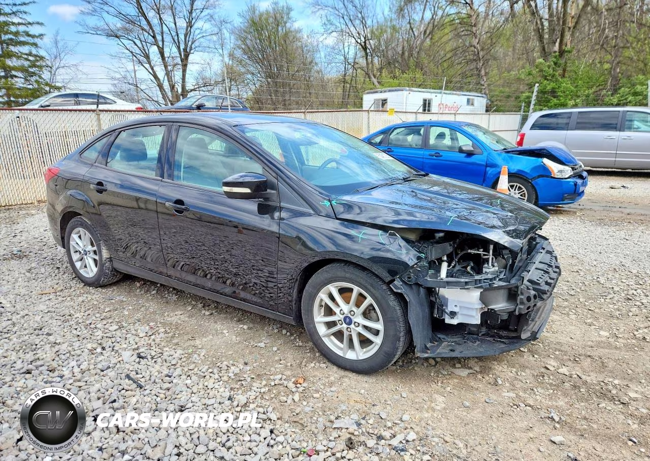 2016 Ford Focus Se VIN:1FADP3F23GL382126 - 4