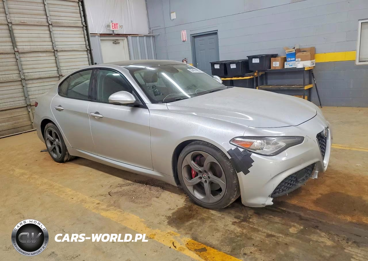 2017 Alfa Romeo Giulia VIN:ZARFAEBN6H7551961 - 4