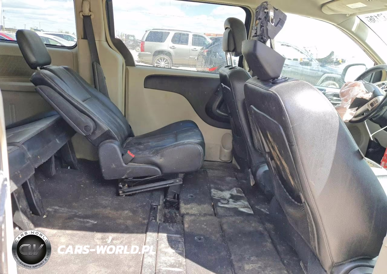 2015 Chrysler Town & Country Touring VIN:2C4RC1BG8FR565562 - 11