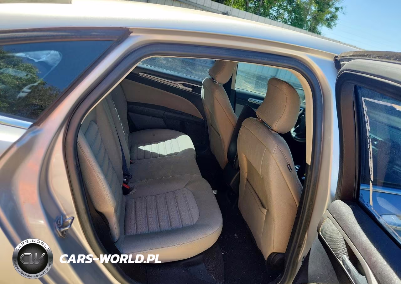 2019 Ford Fusion S VIN:3FA6P0G79KR176742 - 10