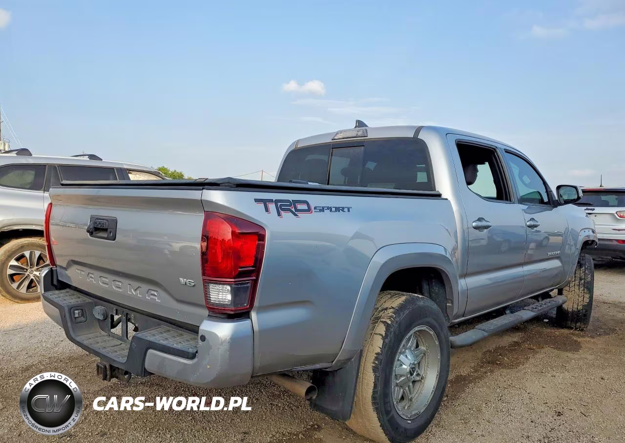 2018 Toyota Tacoma Trd Sport VIN:5TFAZ5CN7JX065306 - 3