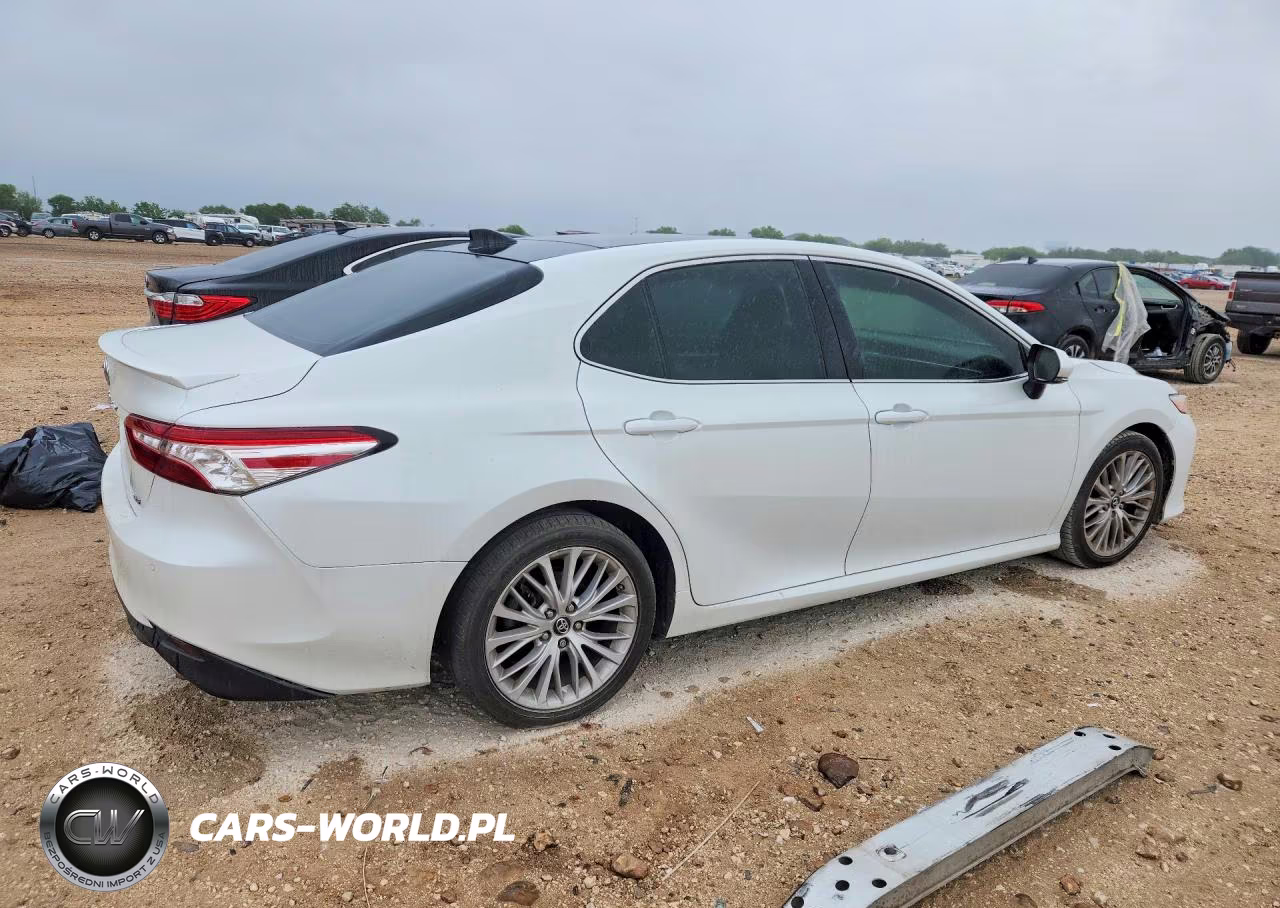 2018 Toyota Camry Xle VIN:4T1B11HK0JU039971 - 3