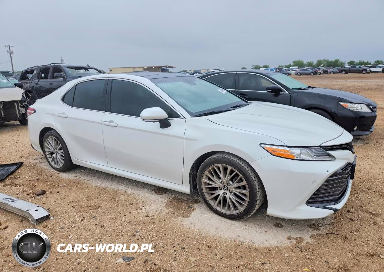 2018 Toyota Camry Xle VIN:4T1B11HK0JU039971 - 4