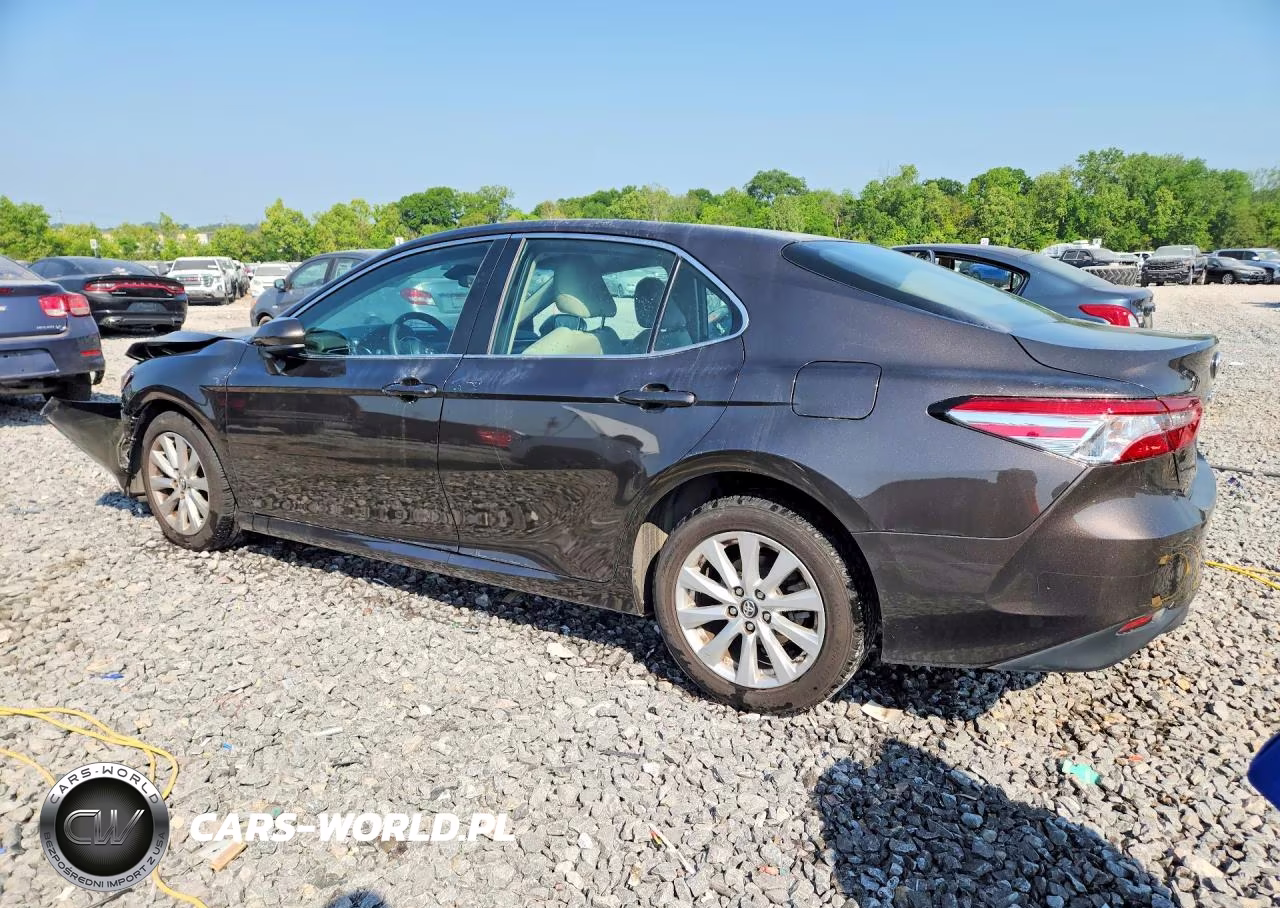 2018 Toyota Camry Le VIN:4T1B11HKXJU141486 - 2